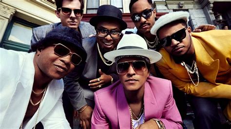 you tube uptown funk